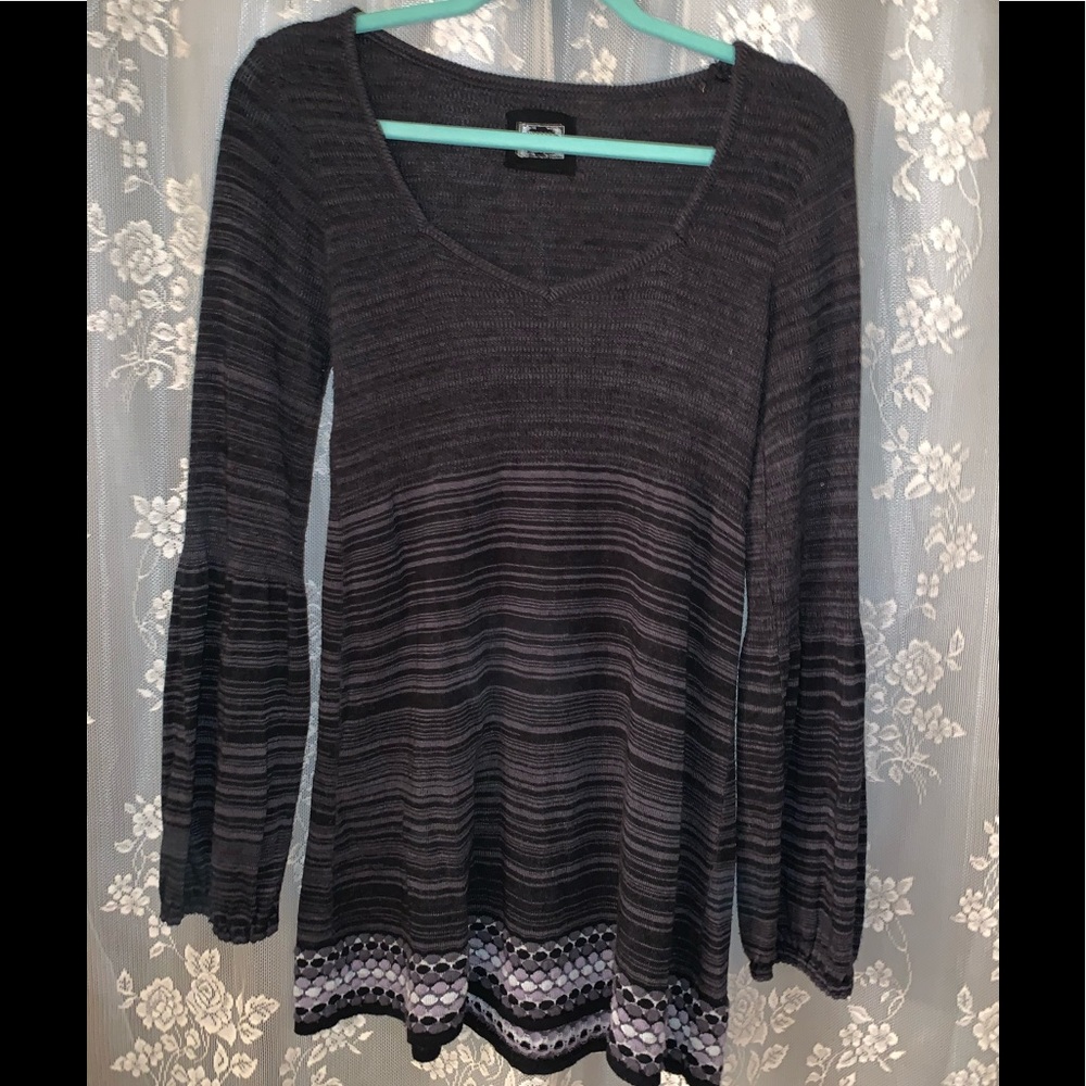 Decree sweater. 2